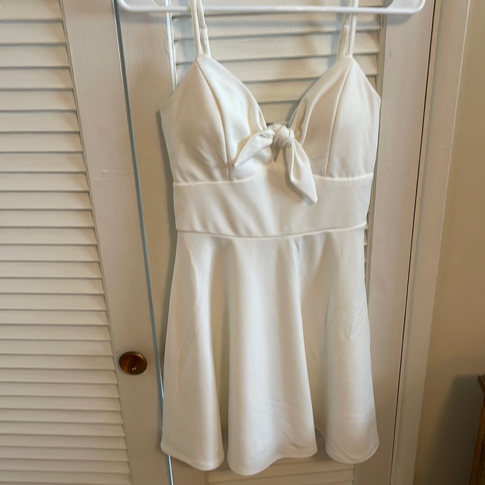 UNWORN NWOT White Dress with Padded Bra